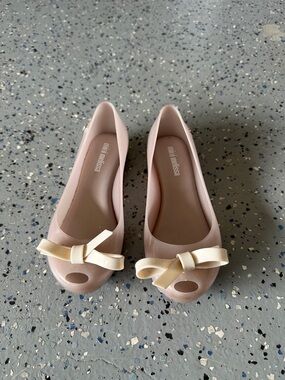 Mini Melissa size 12 (fits like 12.5-13) Pale Pink Jelly Flats with Cream Bow